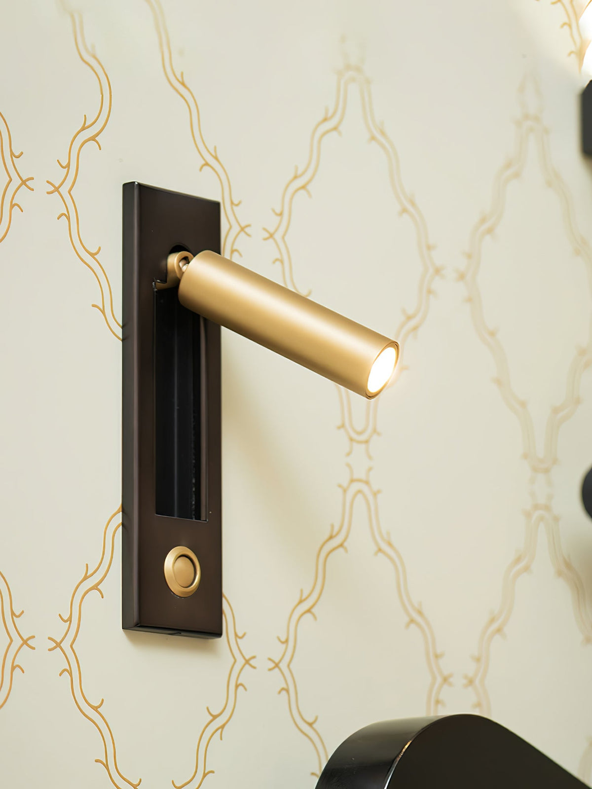 HaloEdge | Wall Light – Space-Saving Adjustable Night Light 5
