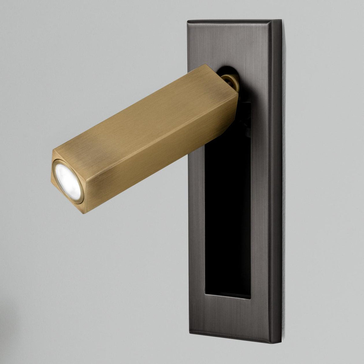 HaloEdge | Wall Light – Space-Saving Adjustable Night Light 10