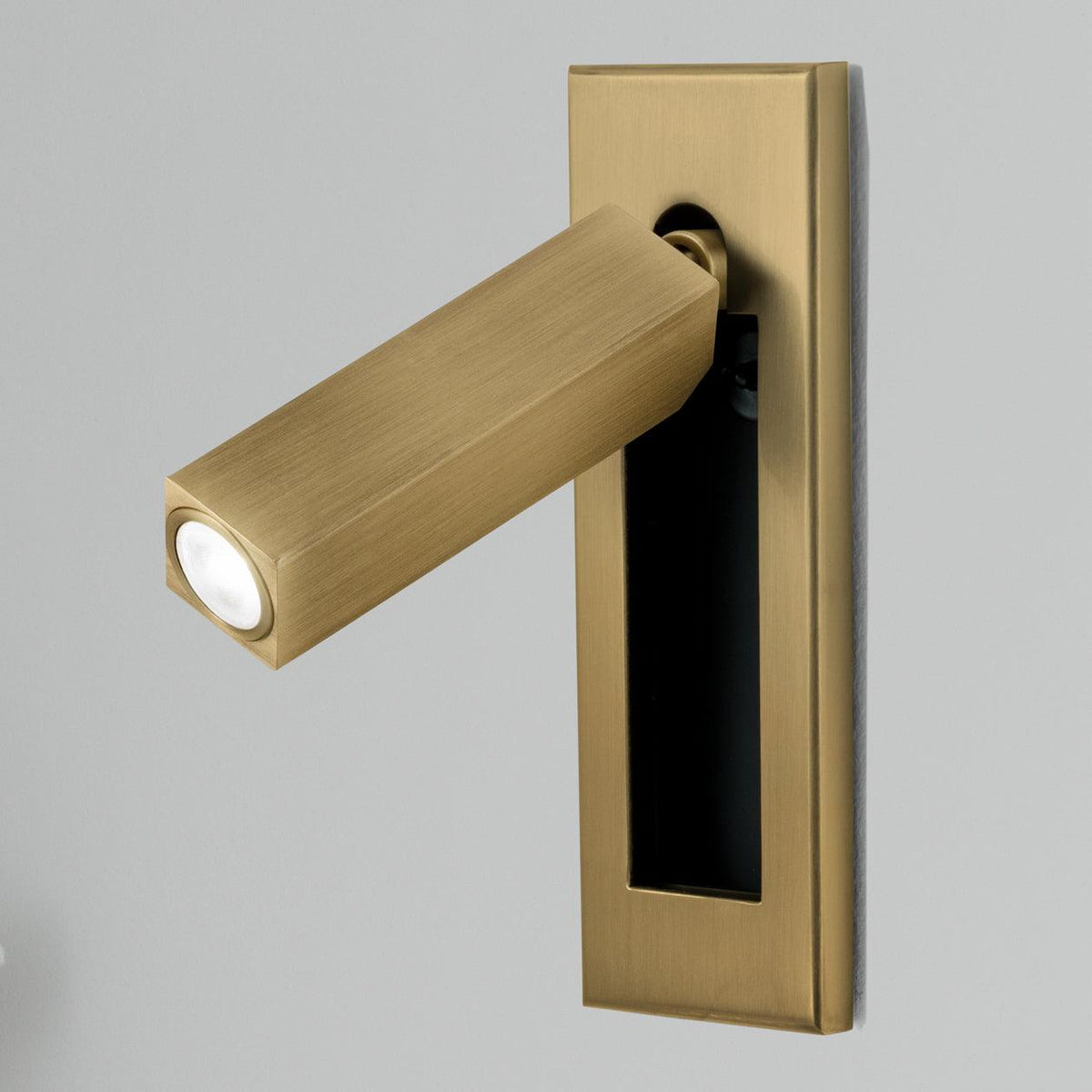 HaloEdge | Wall Light – Space-Saving Adjustable Night Light 15