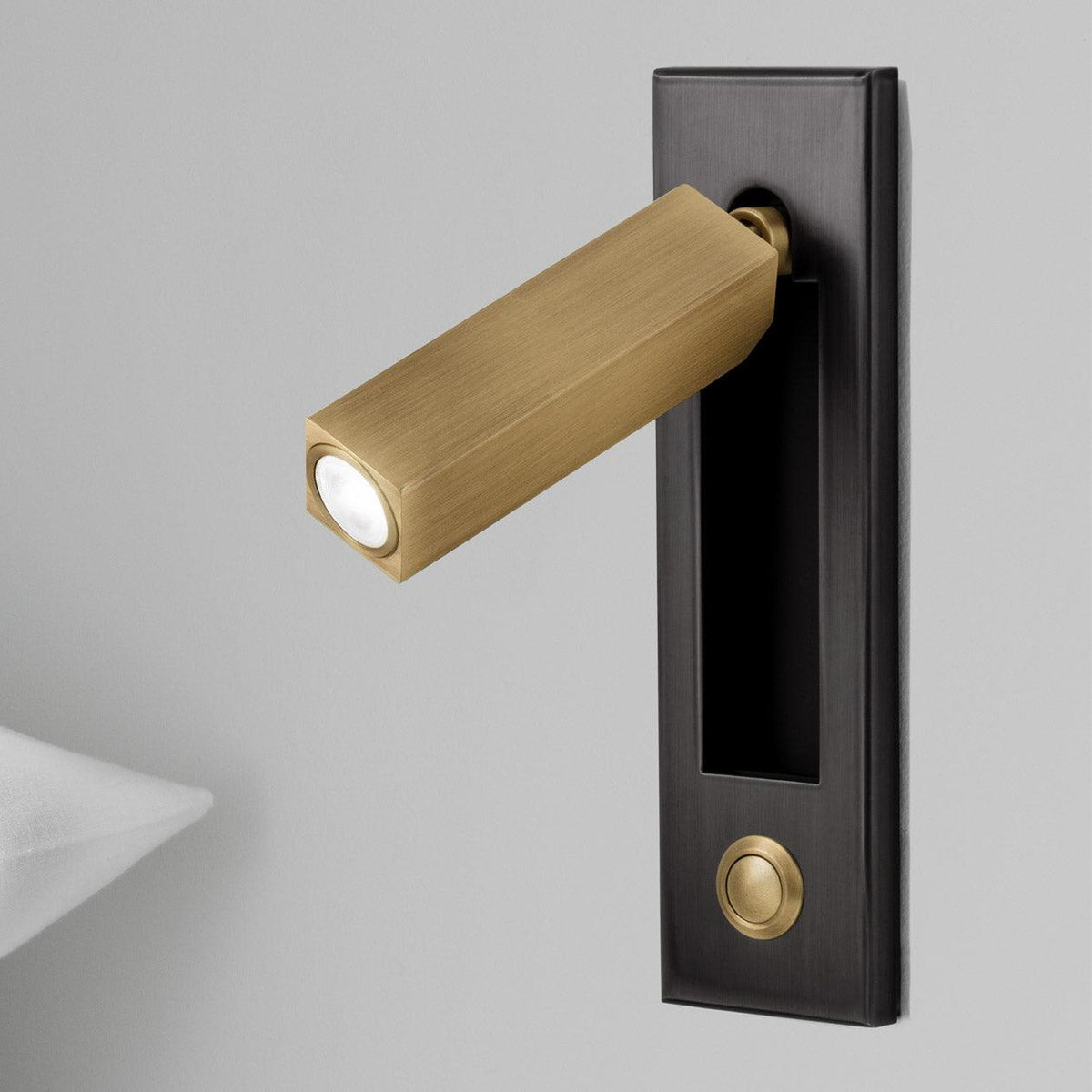 HaloEdge | Wall Light – Space-Saving Adjustable Night Light 8